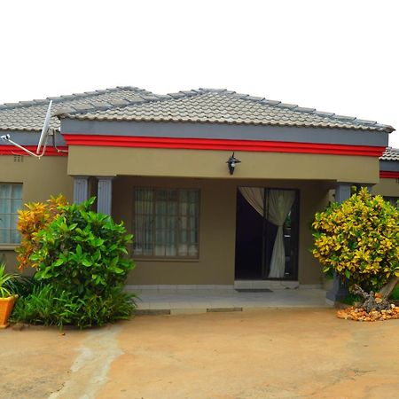 Chobe Kulotu Guest House 카사네 외부 사진
