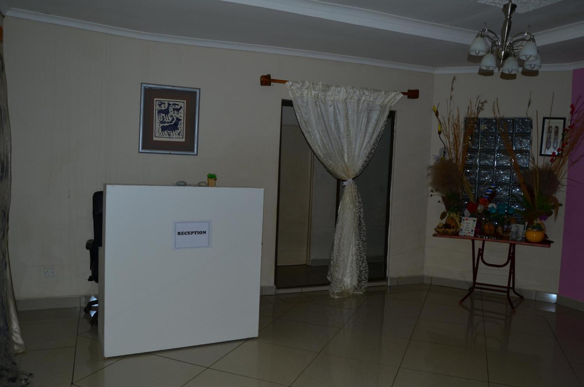 Chobe Kulotu Guest House 카사네 외부 사진