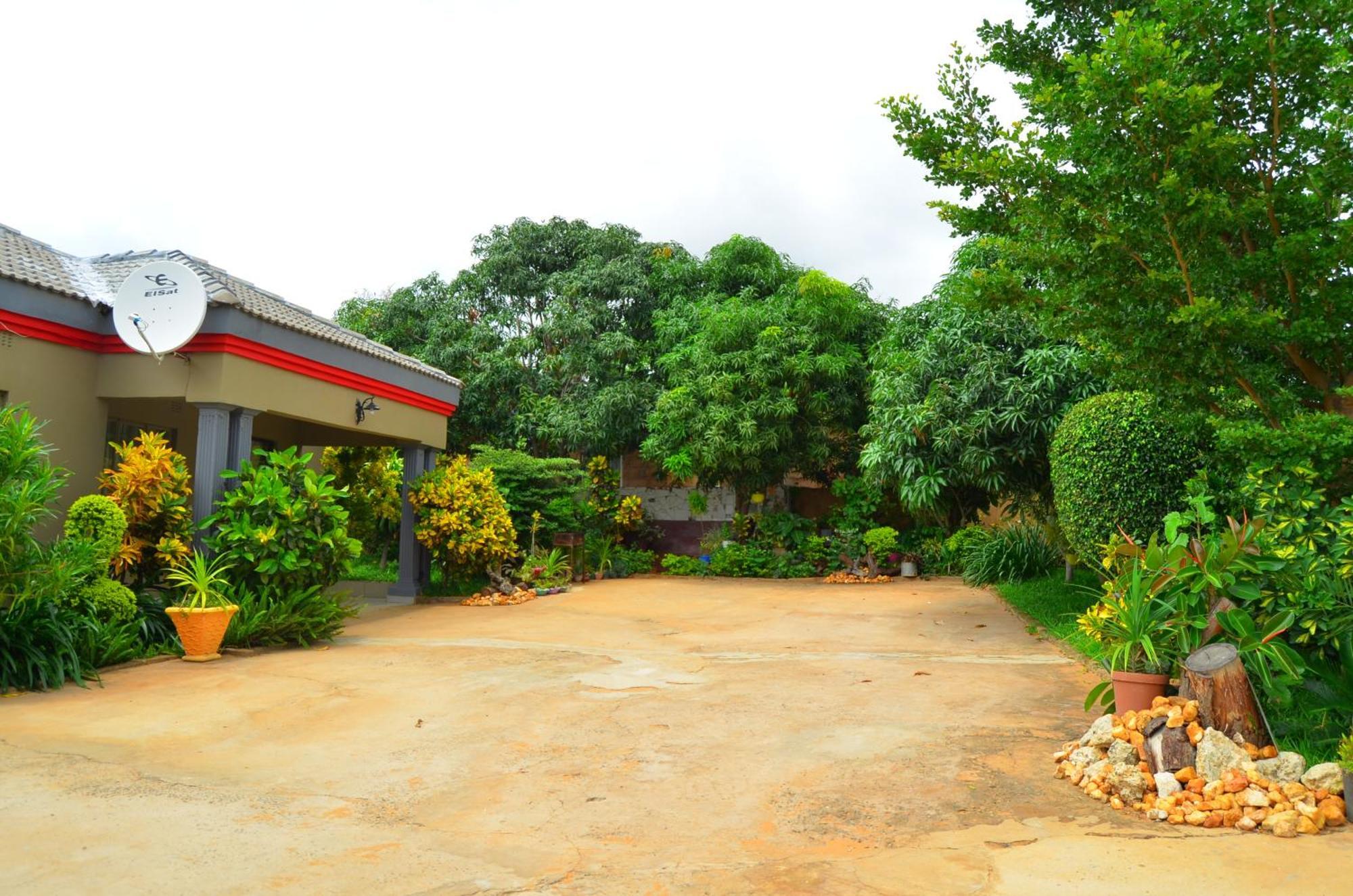 Chobe Kulotu Guest House 카사네 외부 사진